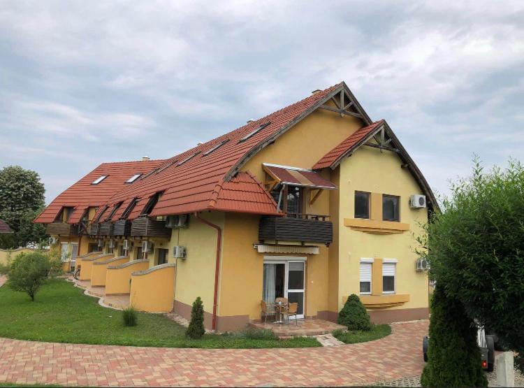 Lagom Apartman Gyula Exterior foto
